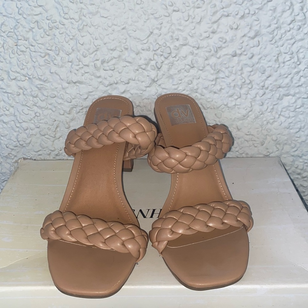 Tan/pink heels!